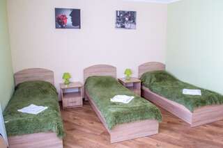 Гостевой дом Guest House Stara Rus Каменец-Подольский Трехместный номер «Комфорт» с душем-2