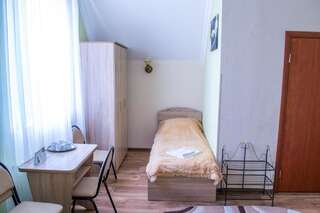 Гостевой дом Guest House Stara Rus Каменец-Подольский Cемейный номер с собственной ванной комнатой-3