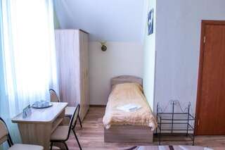 Гостевой дом Guest House Stara Rus Каменец-Подольский Cемейный номер с собственной ванной комнатой-4
