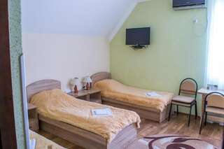 Гостевой дом Guest House Stara Rus Каменец-Подольский Cемейный номер с собственной ванной комнатой-5