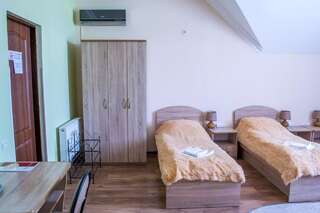 Гостевой дом Guest House Stara Rus Каменец-Подольский Улучшенный четырехместный номер-2